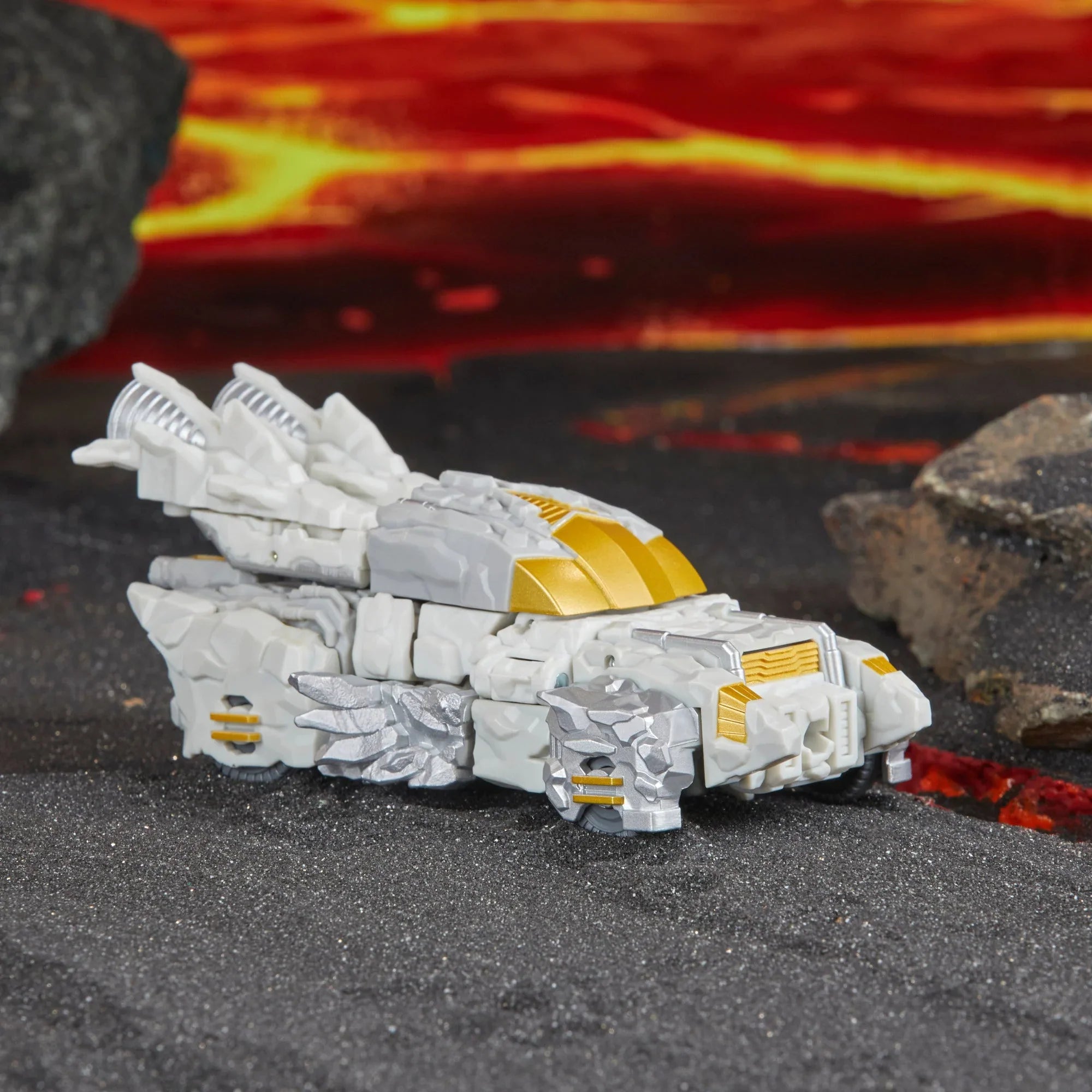 Hasbro - Transformers Legacy United - Deluxe Class - Nucleous (Infernac Universe)