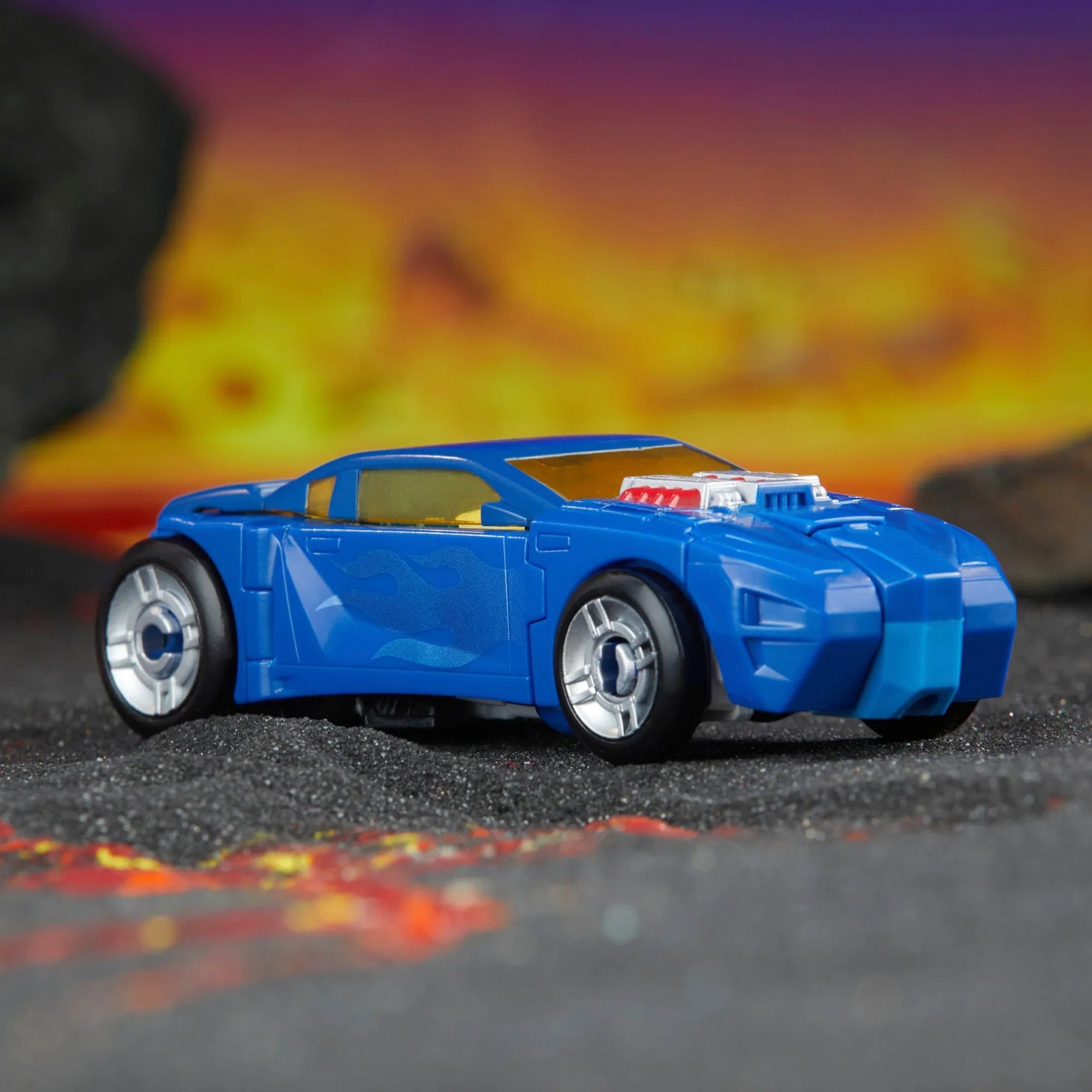 Hasbro - Transformers Legacy United - Deluxe Class, 2001 - Autobot Side Burn (Transformers Universe), ispirato alla serie 