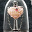 Harry Potter Ciondolo Pozione d'Amore con Base Espositiva - Noble Collection