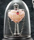 Harry Potter Ciondolo Pozione d'Amore con Base Espositiva - Noble Collection