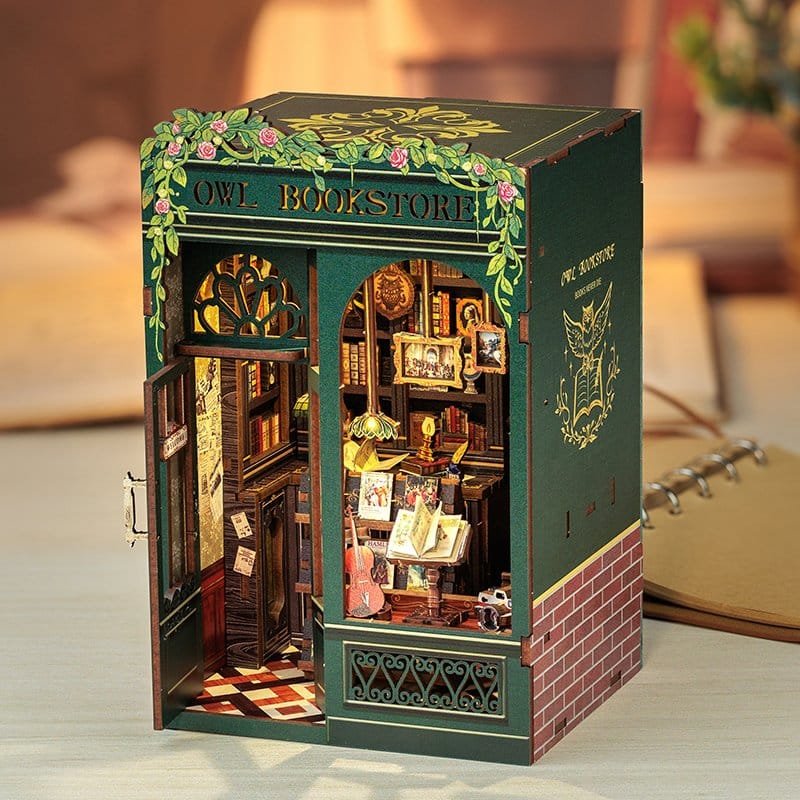 CuteBee Book Nook Owl Bookstore – Kit Modellismo 3D in Legno 17x12 cm