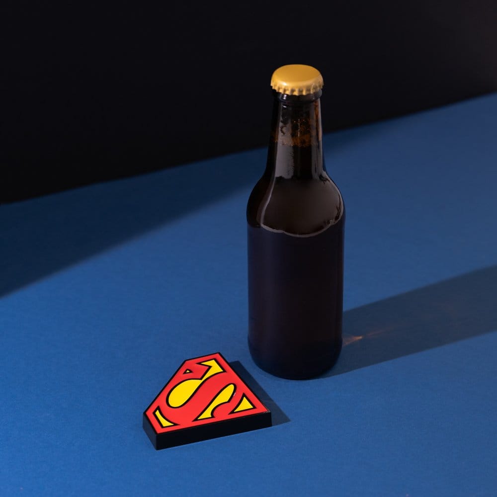 DC Comics Magnete con Apribottiglie Superman 9 cm - Grupo Erik
