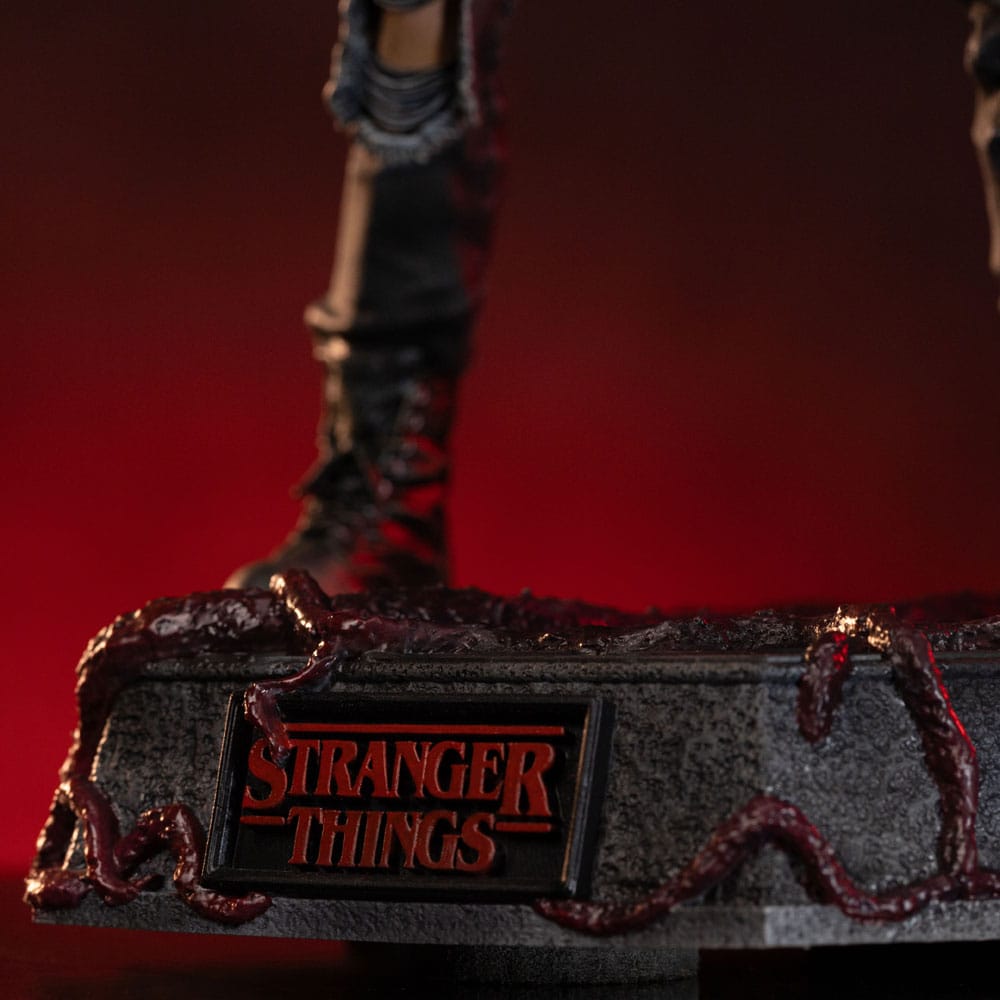 Statua Eddie Munson Stranger Things Deluxe Art Scale 1/10 Iron Studios 20 cm