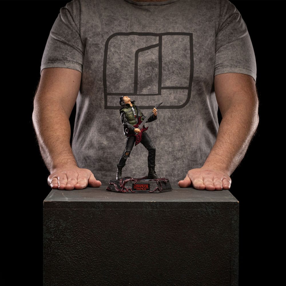 Statua Eddie Munson Stranger Things Deluxe Art Scale 1/10 Iron Studios 20 cm