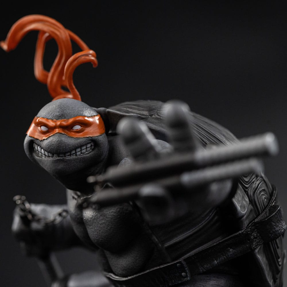 Statua Art Scale 1/10 Michelangelo variante bianco e nero 26 cm - Tartarughe Ninja - Iron Studios