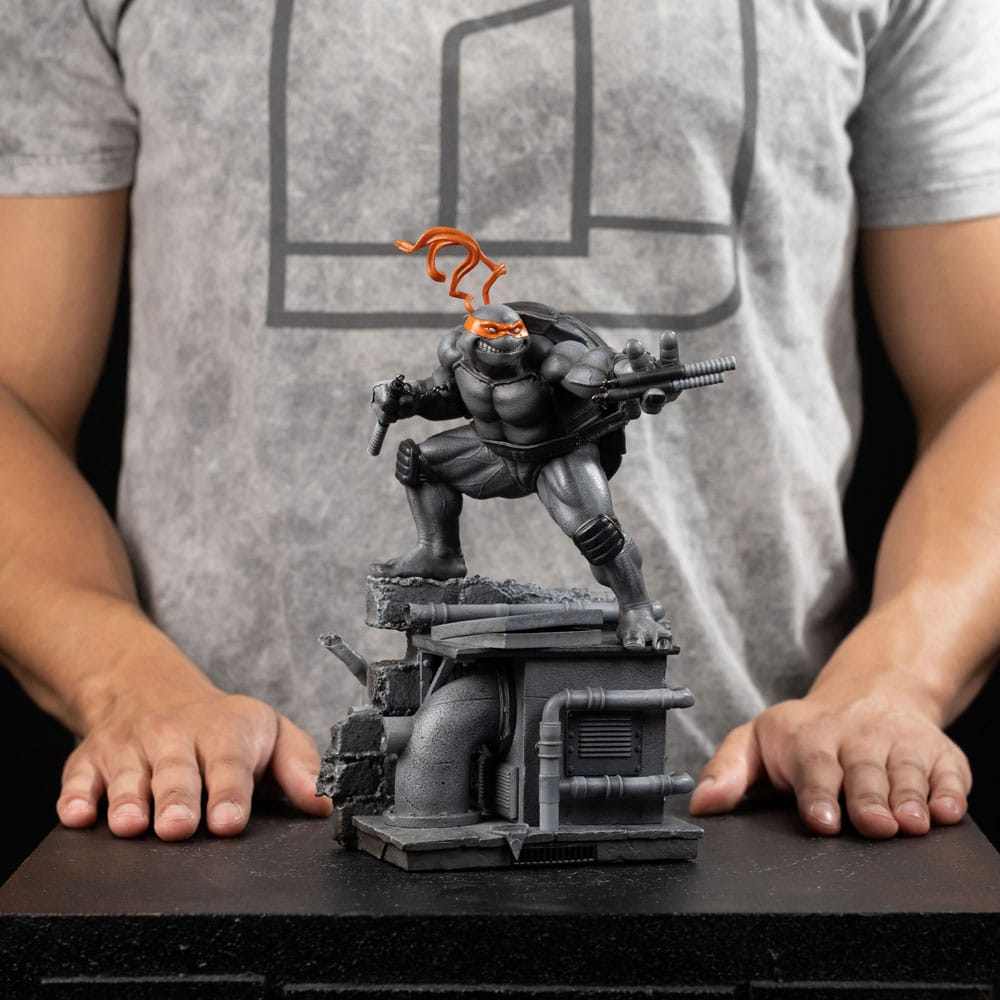 Statua Art Scale 1/10 Michelangelo variante bianco e nero 26 cm - Tartarughe Ninja - Iron Studios