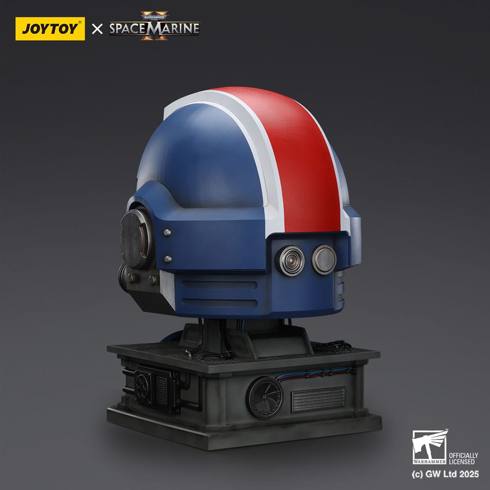 Warhammer 40,000: Space Marine 2 - Replica Elmo Mk X del Tenente Titus con Base Espositiva, 44 cm, Joy Toy