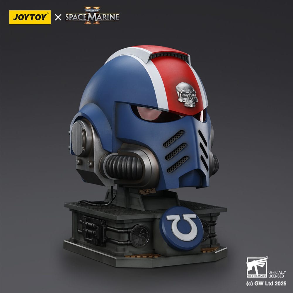 Warhammer 40,000: Space Marine 2 - Replica Elmo Mk X del Tenente Titus con Base Espositiva, 44 cm, Joy Toy