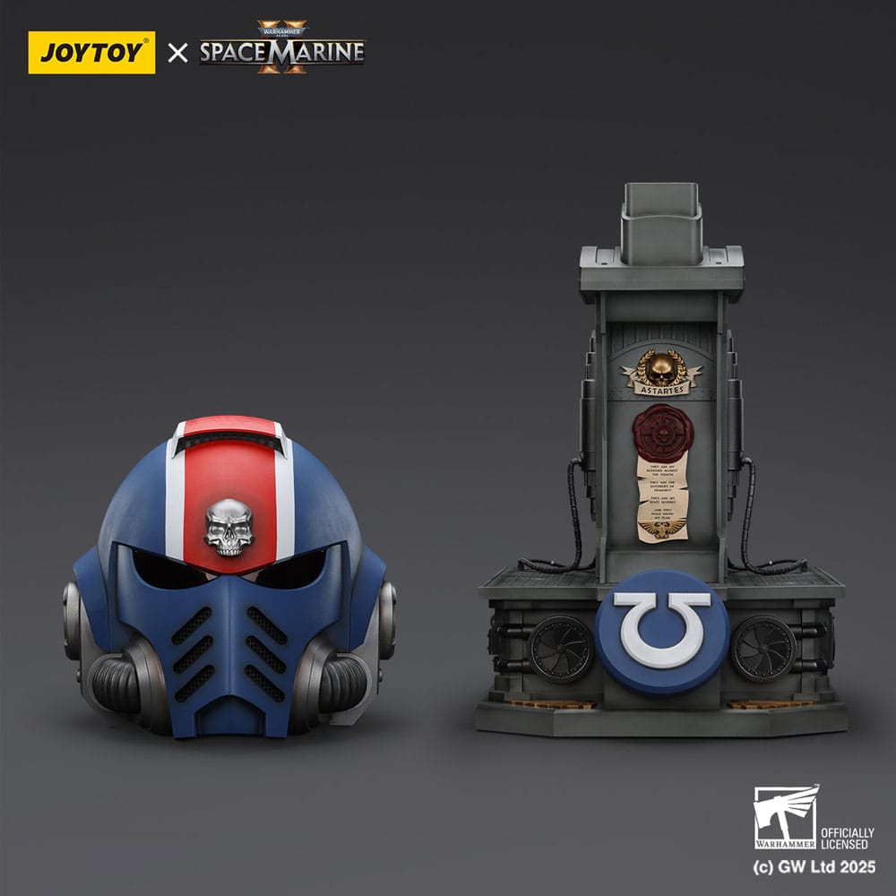 Warhammer 40,000: Space Marine 2 - Replica Elmo Mk X del Tenente Titus con Base Espositiva, 44 cm, Joy Toy