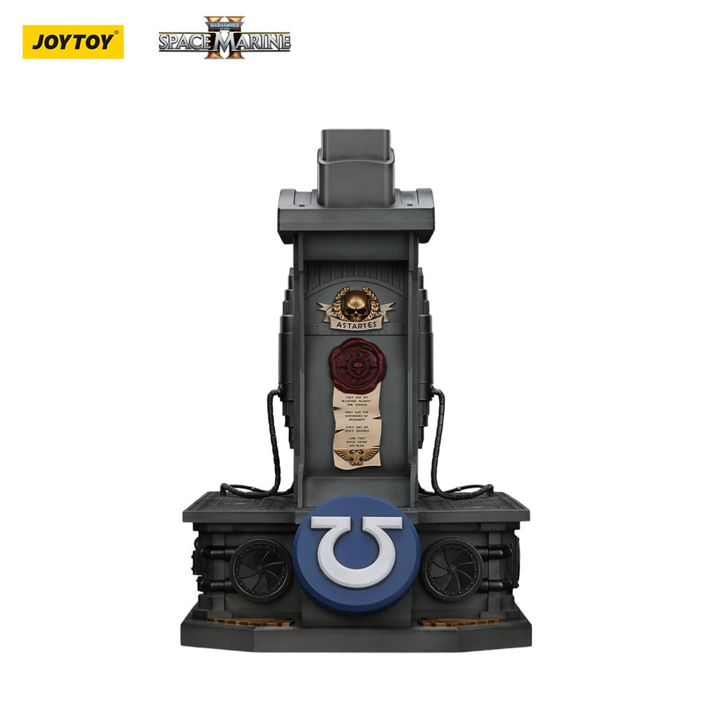 Warhammer 40,000: Space Marine 2 - Replica Elmo Mk X del Tenente Titus con Base Espositiva, 44 cm, Joy Toy