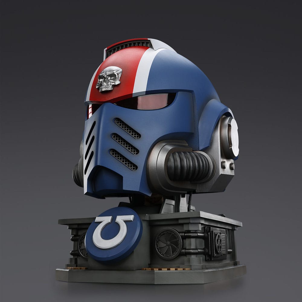 Warhammer 40,000: Space Marine 2 - Replica Elmo Mk X del Tenente Titus con Base Espositiva, 44 cm, Joy Toy