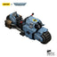 Warhammer 40,000 Action Figure Raider-pattern Combat Bike Space Wolves con Bolt Rifle Gemelli 22 cm Joy Toy