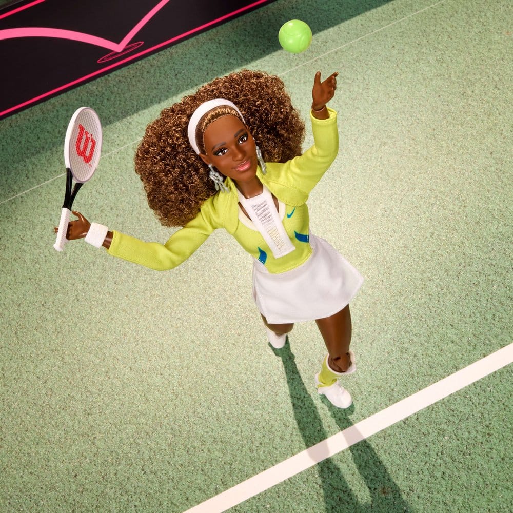 Barbie Signature Bambola da Collezione Serena Williams con Racchetta e Certificato