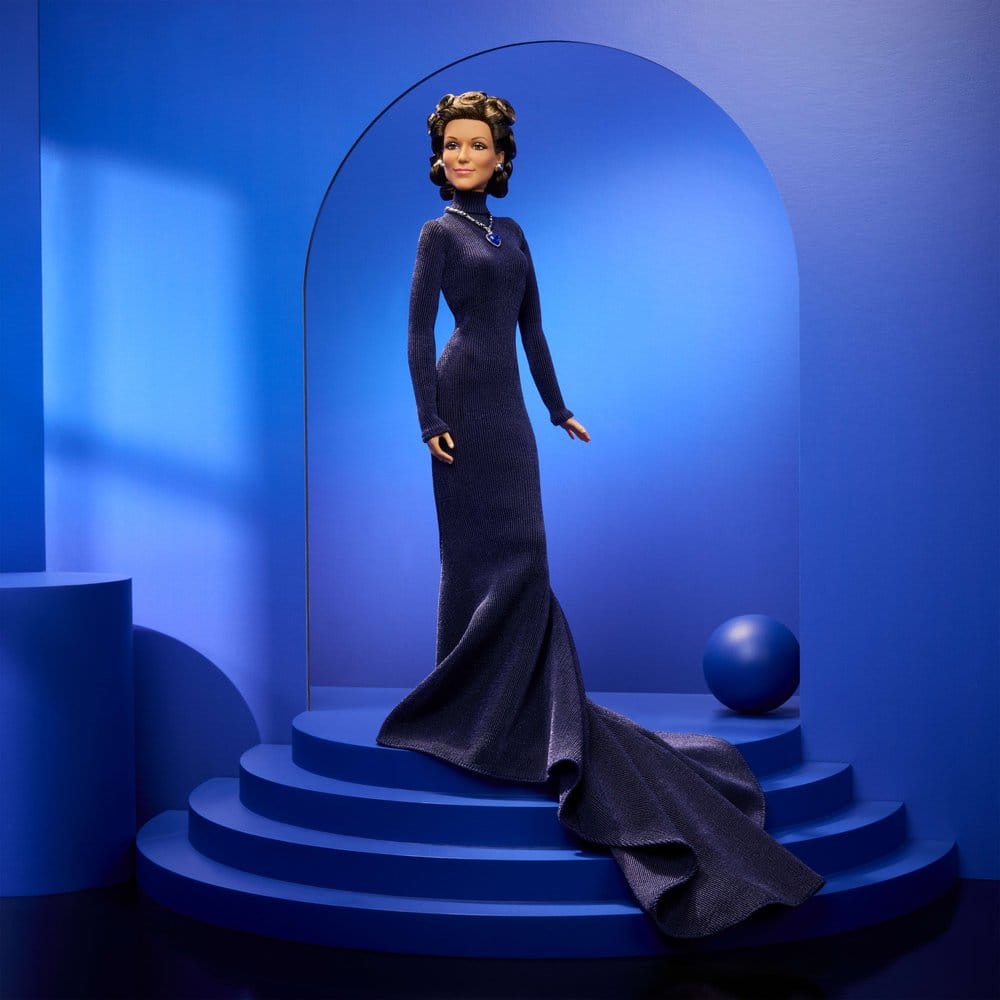Bambola Barbie Signature Celine Dion con abito a collo alto blu oceano e collana a cuore, Mattel