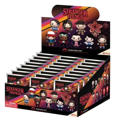 Espositore con 24 portachiavi peluche a sorpresa Stranger Things Monogram
