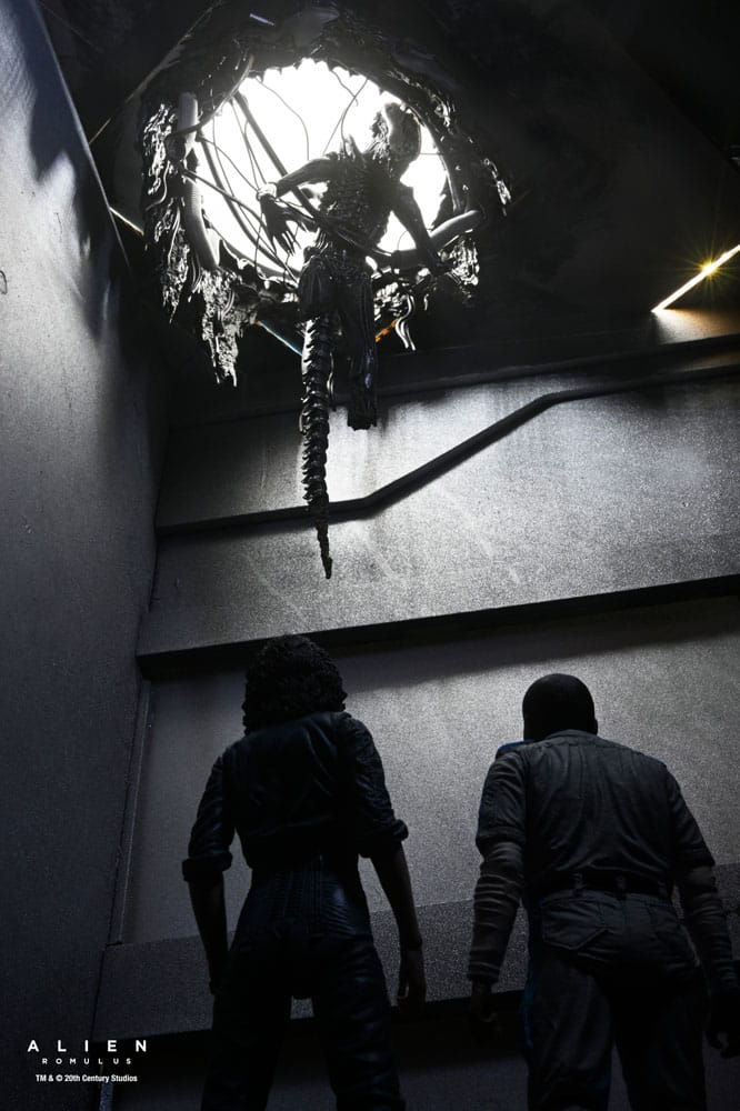 Alien: Romulus Action Figure Deluxe - Xenomorph XX121 Sospeso in Laboratorio 18 cm NECA