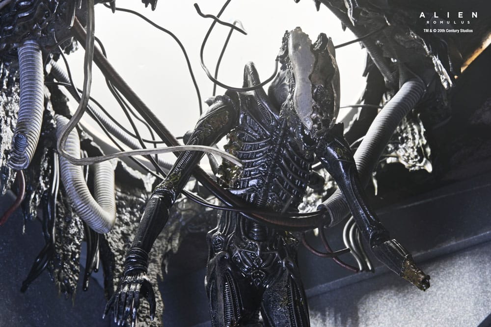 Alien: Romulus Action Figure Deluxe - Xenomorph XX121 Sospeso in Laboratorio 18 cm NECA