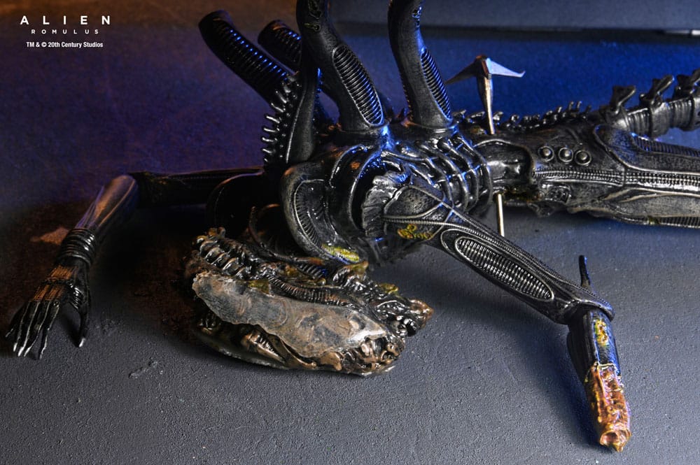 Alien: Romulus Action Figure Deluxe - Xenomorph XX121 Sospeso in Laboratorio 18 cm NECA