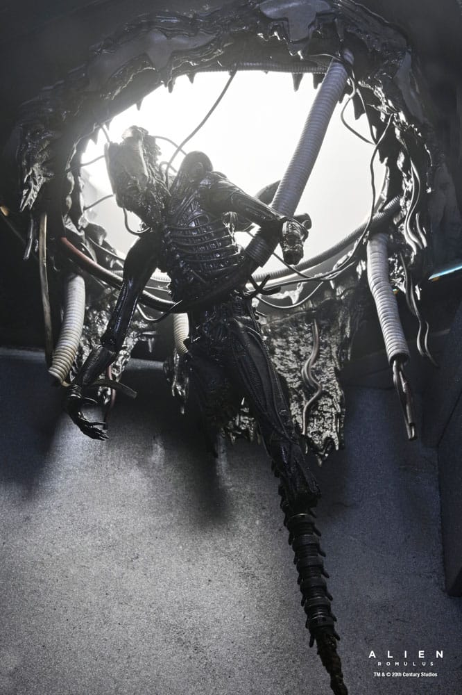 Alien: Romulus Action Figure Deluxe - Xenomorph XX121 Sospeso in Laboratorio 18 cm NECA