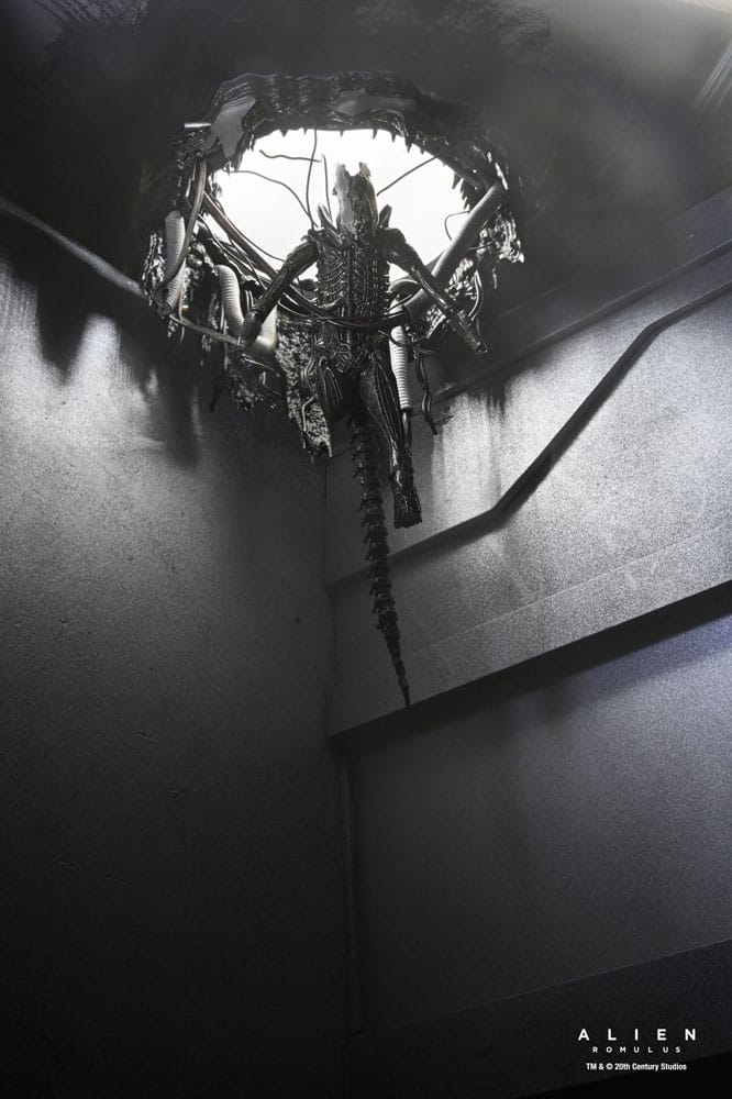 Alien: Romulus Action Figure Deluxe - Xenomorph XX121 Sospeso in Laboratorio 18 cm NECA