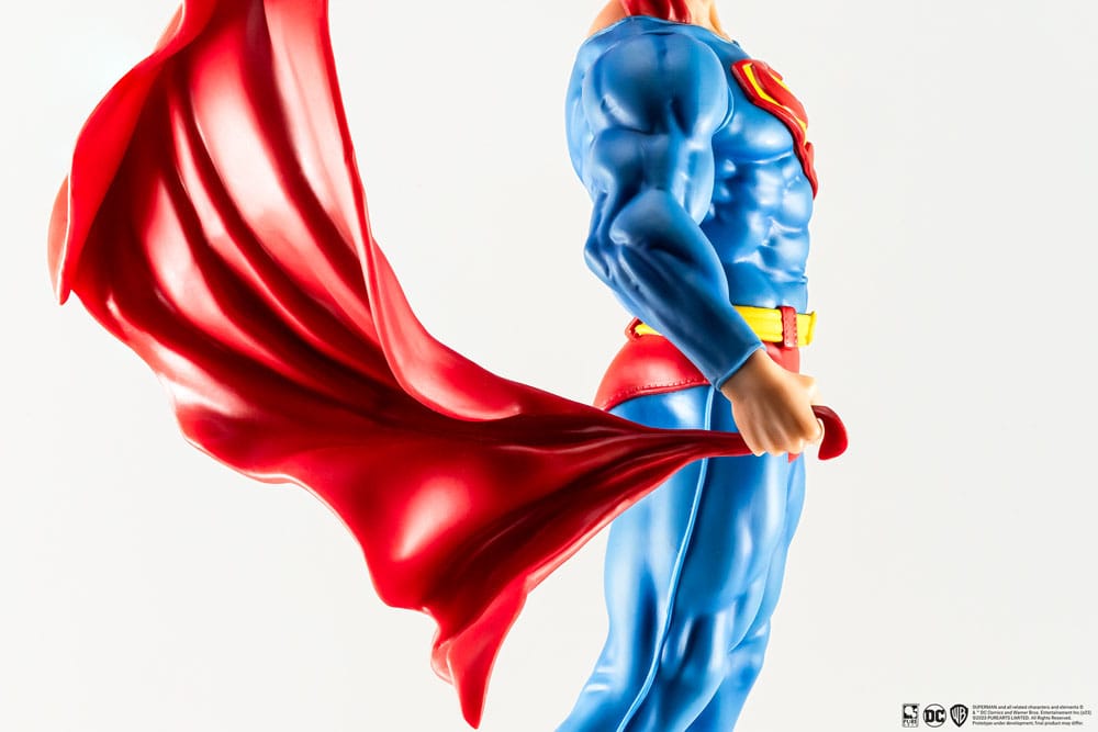 Statua Superman Classic Version in PVC 1/8 di Pure Arts - DC Comics