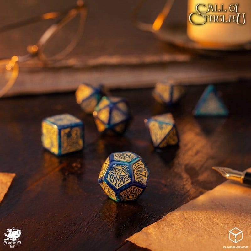 Q Workshop Call of Cthulhu 7th Edition Set di 7 Dadi Blu-Verde e Oro