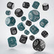 Crosshairs Compact D6 Stormy & Black – Set da 20 dadi (14 mm) Q Workshop
