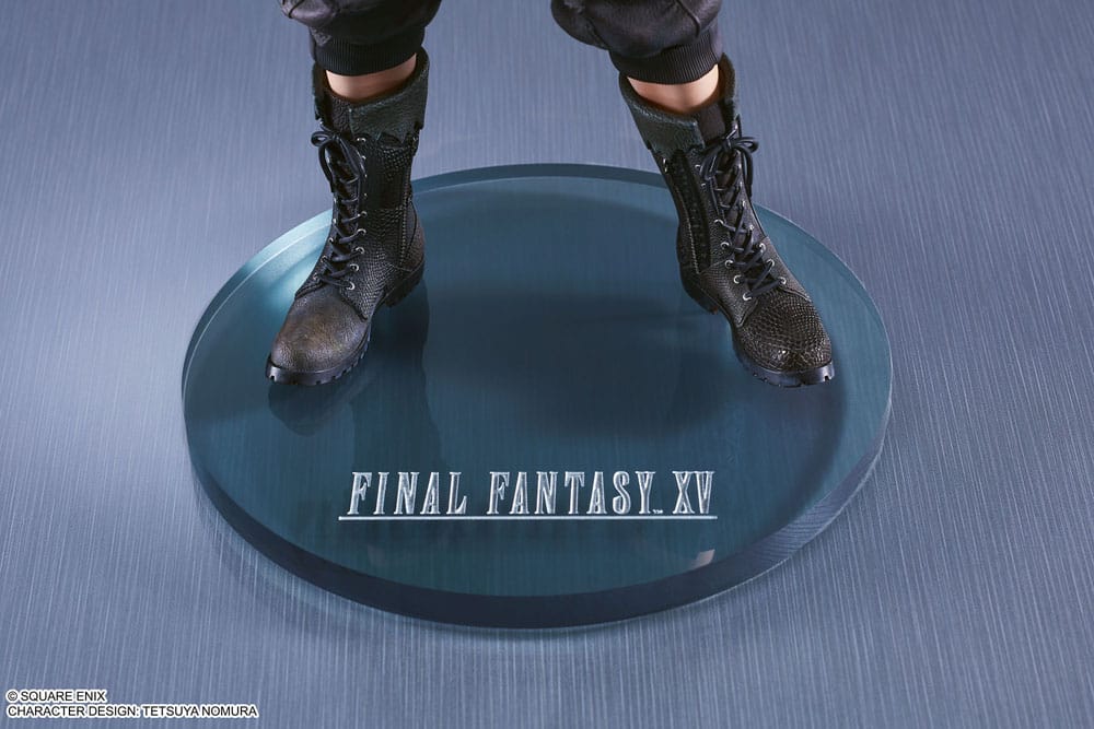 Final Fantasy XV Action Figure Noctis Lucis Caelum con Engine Blade 26 cm Square Enix
