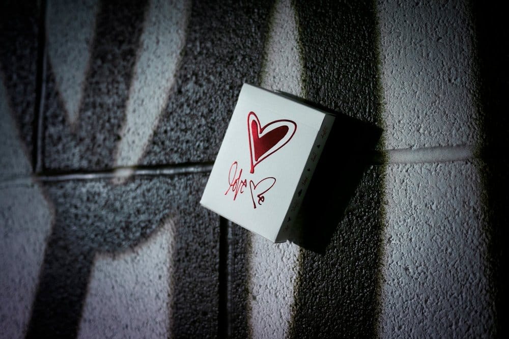 Theory 11 Love Me Mazzo di Carte da Poker Premium
